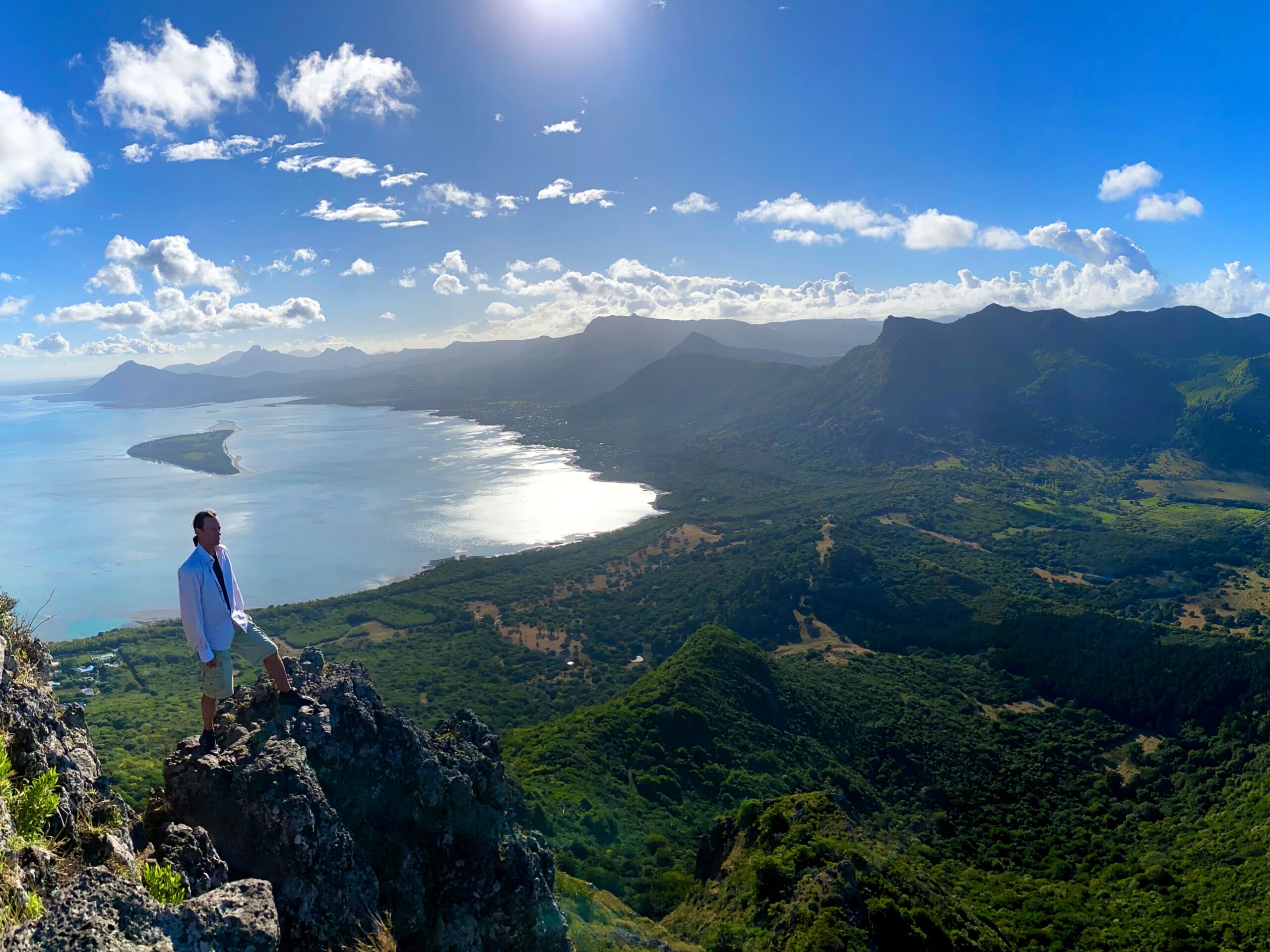 KIM’S VIEW 2023: LIGHT AT THE END OF THE TUNNEL